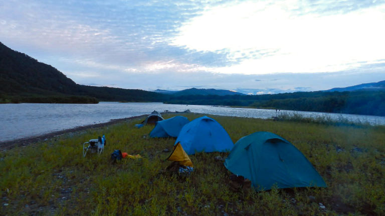 Сплавы по Камчатке - лагерь на реке Жупанова